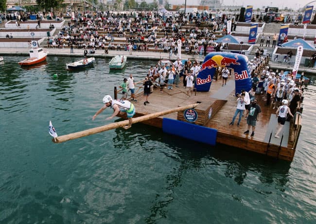 Trabzon'da yağlı direk yarışlarına büyük ilgi gördü