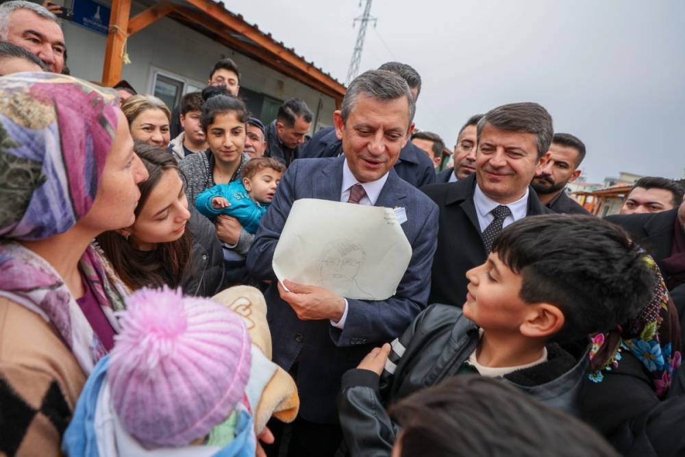 Özgür Özel: 'Bu çocuklar bu konteynerlerde kalmasın diye, bunların iktidarda kalmaması lazım' 