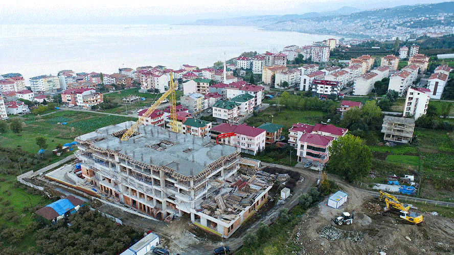 Akçaabat Adalet Sarayı binası hızla yükseliyor