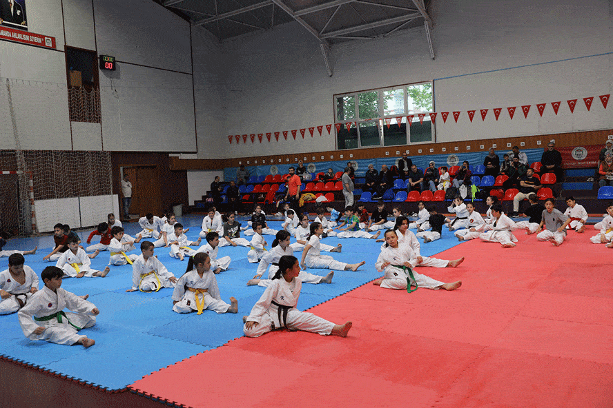 Akçaabat Belediyesi spor kurslarına yoğun ilgi