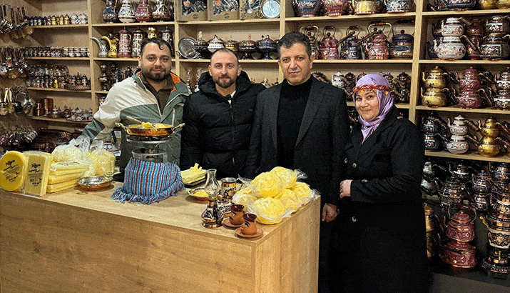 Balıkla konuşan adamdan Haunedy'de kuymak şovu