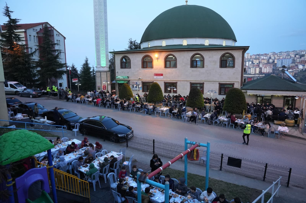 Başkan Kaya, Kaymaklı Mahallesi sakinleriyle birlikte iftar yaptı 