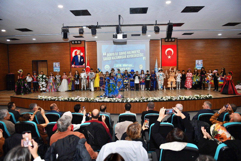 Ortahisar Belediyesi, Atık Dünyası Çocuk Defilesine ev sahipliği yaptı 